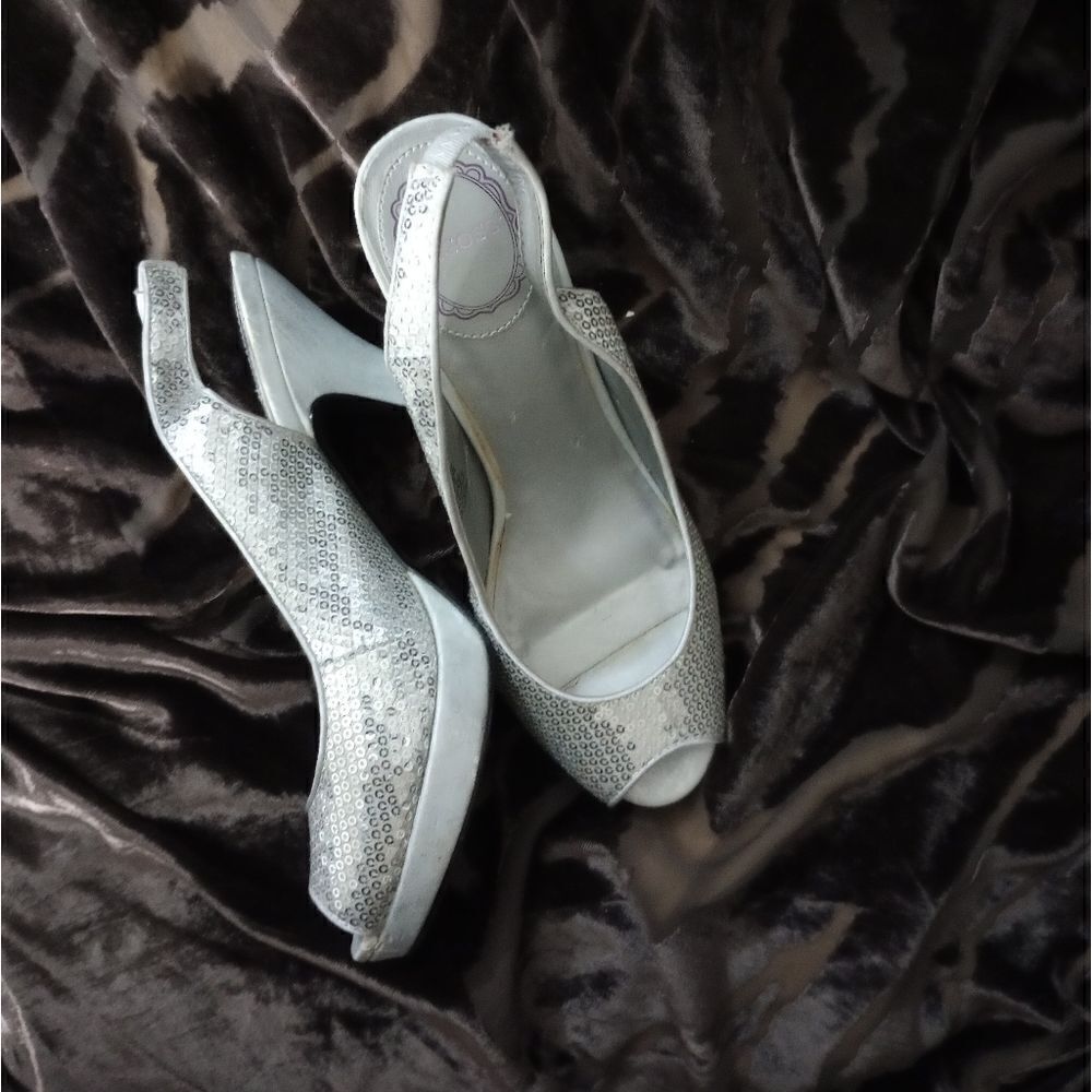 🆕👡Vigoss Silver Sequin Slingback Sandals